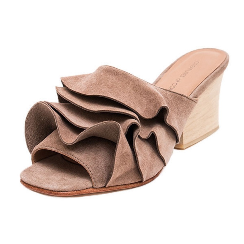 Creatures of Comfort Kiera suede ruffled shoe  light brown